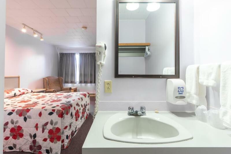 Motel Claude Degelis Εξωτερικό φωτογραφία