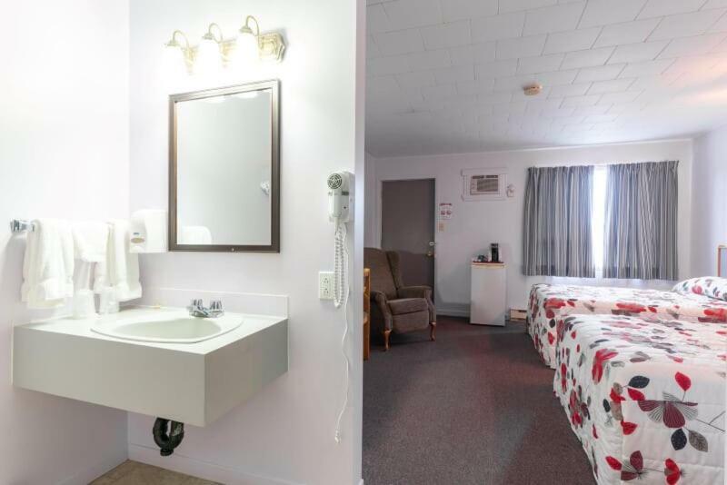 Motel Claude Degelis Εξωτερικό φωτογραφία